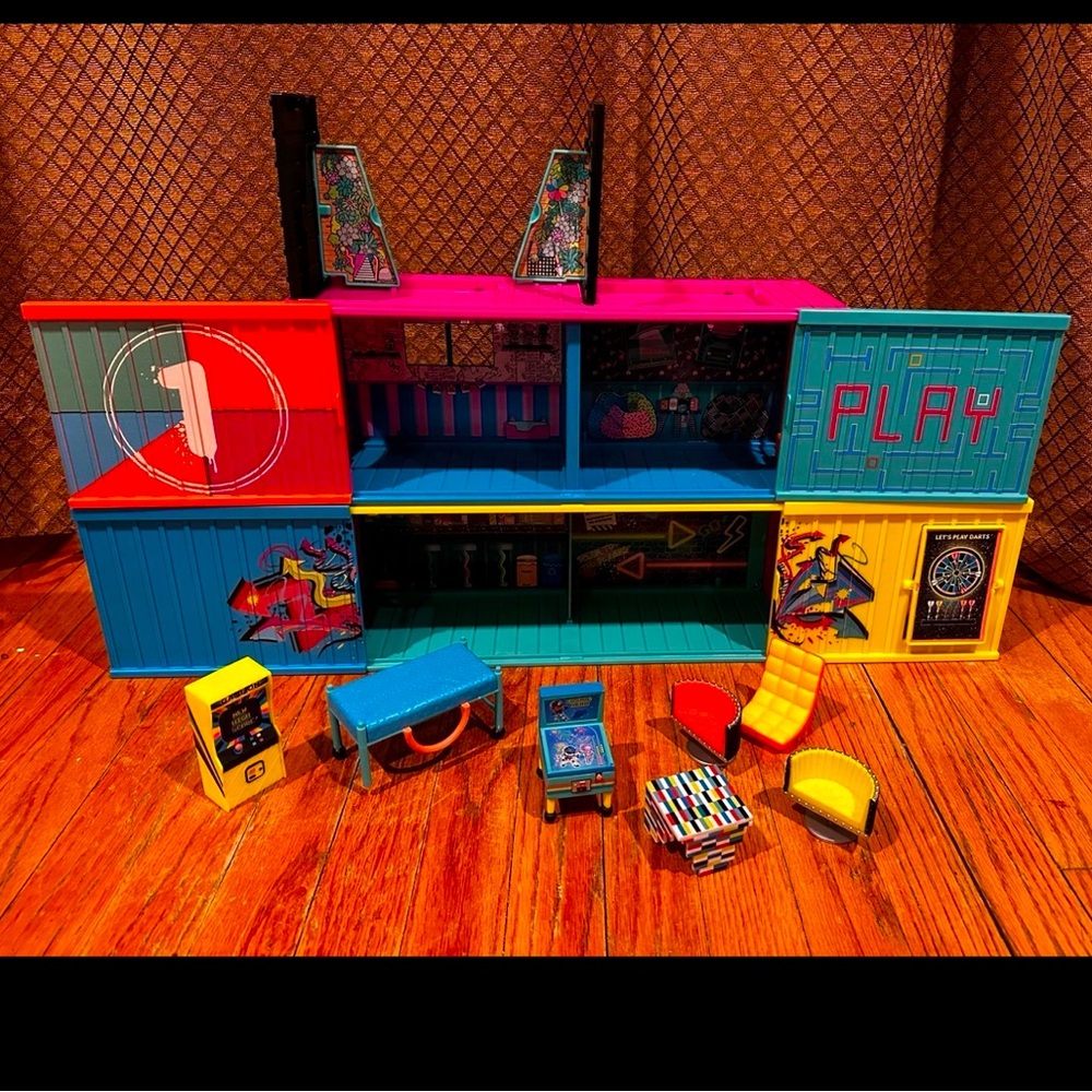 LOL Surprise CLUBHOUSE Containers Stackable Playset w/ Furniture, Arcade